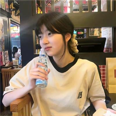 蓝天花朵